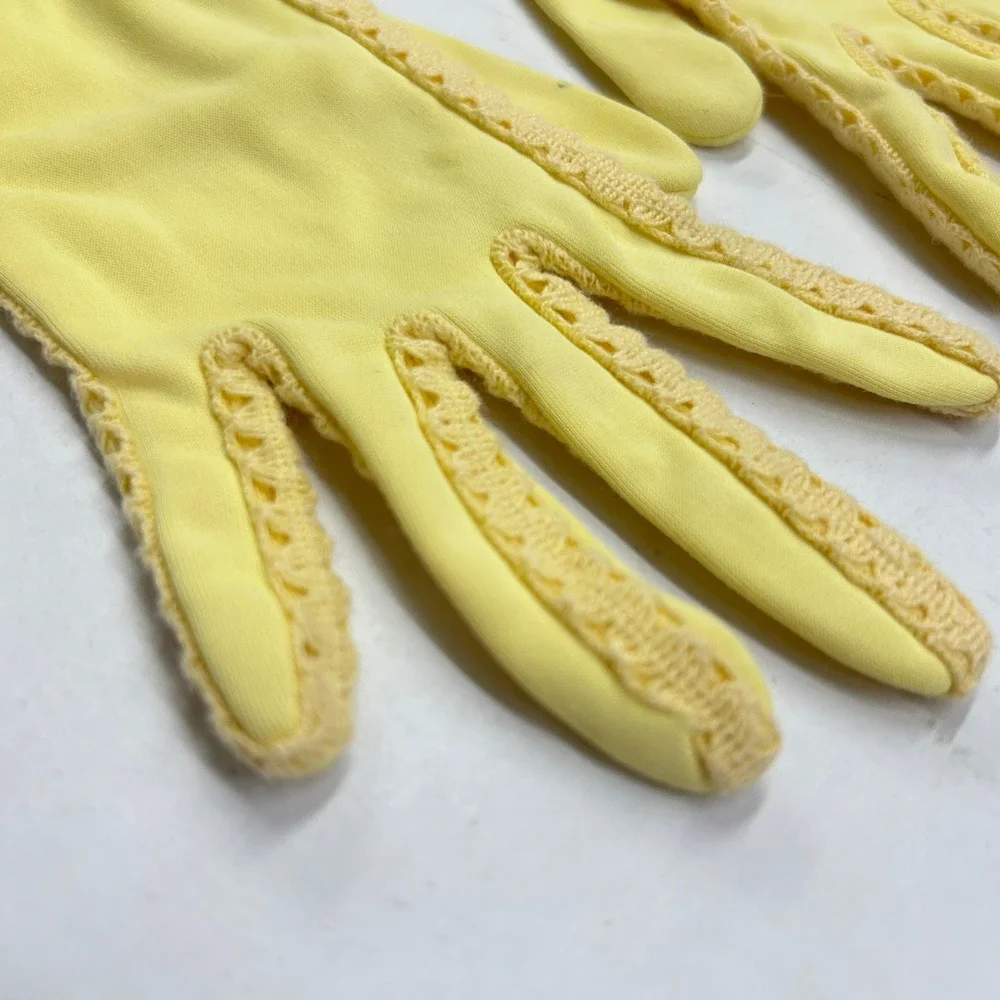 Vintage Crochet Trim Wrist Length Gloves Small Yellow Cottagecore Coquette